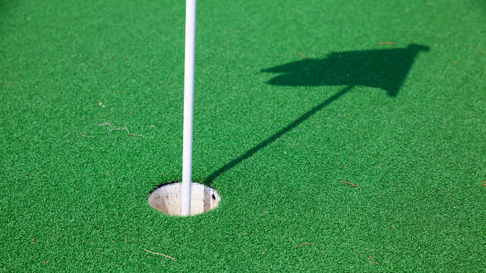 How to Read Greens When Putting: 10 Tips